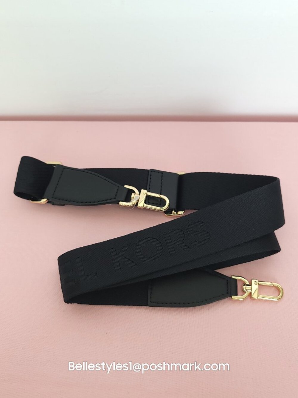 MICHAEL KORS Webbing Strap Signature Logo with Carabiner Clip- Black ⭐ - Picture 10 of 16